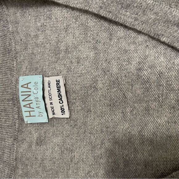 HANIA NEW YORK Cashmere Marley V-Neck Sweater in Grey - Picture 3 of 5